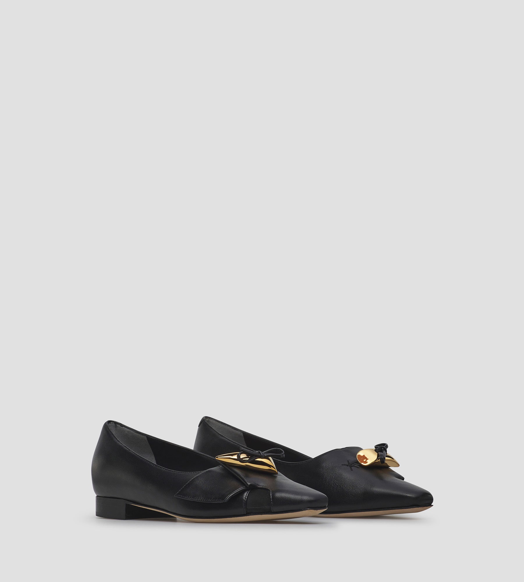 Ballerina in pelle con decorazione alamaro